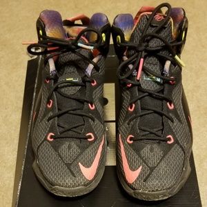 Lebron XII (GS) Black/Mng Sneakers